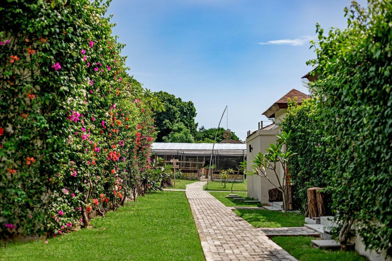 Kokomo Resort Gili Gede Exterior photo